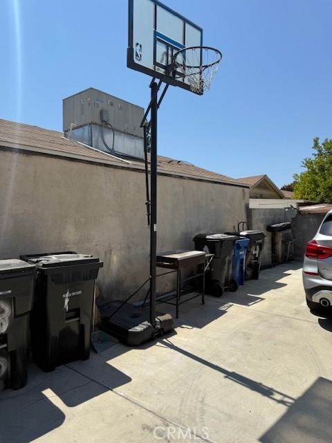 North Hollywood Condo: 6025 Cleon Avenue