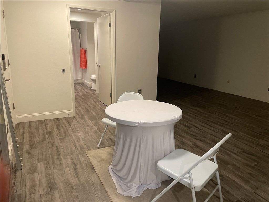 Torrance Condo: 23033 Maple Avenue