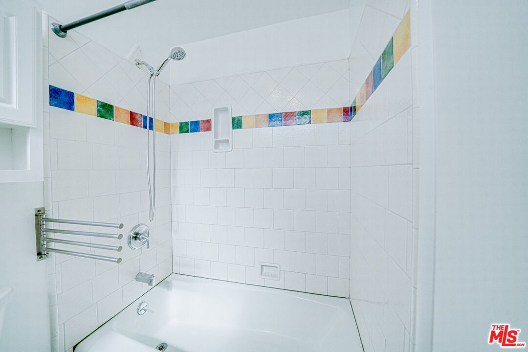 Santa Monica Condo: 230 Bicknell Avenue