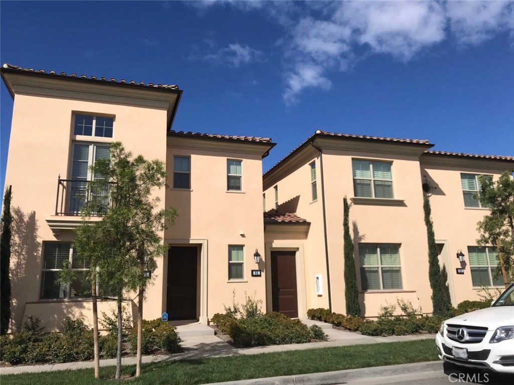 Irvine Condo: 85 Henson