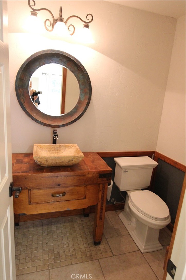 Irvine Condo: 145 Islington