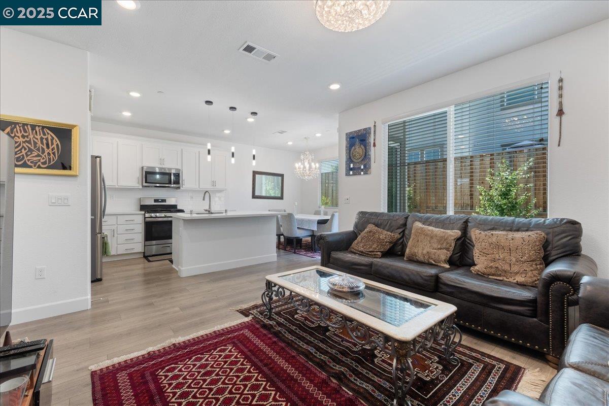 Pittsburg Condo: 300 Hideaway Lane