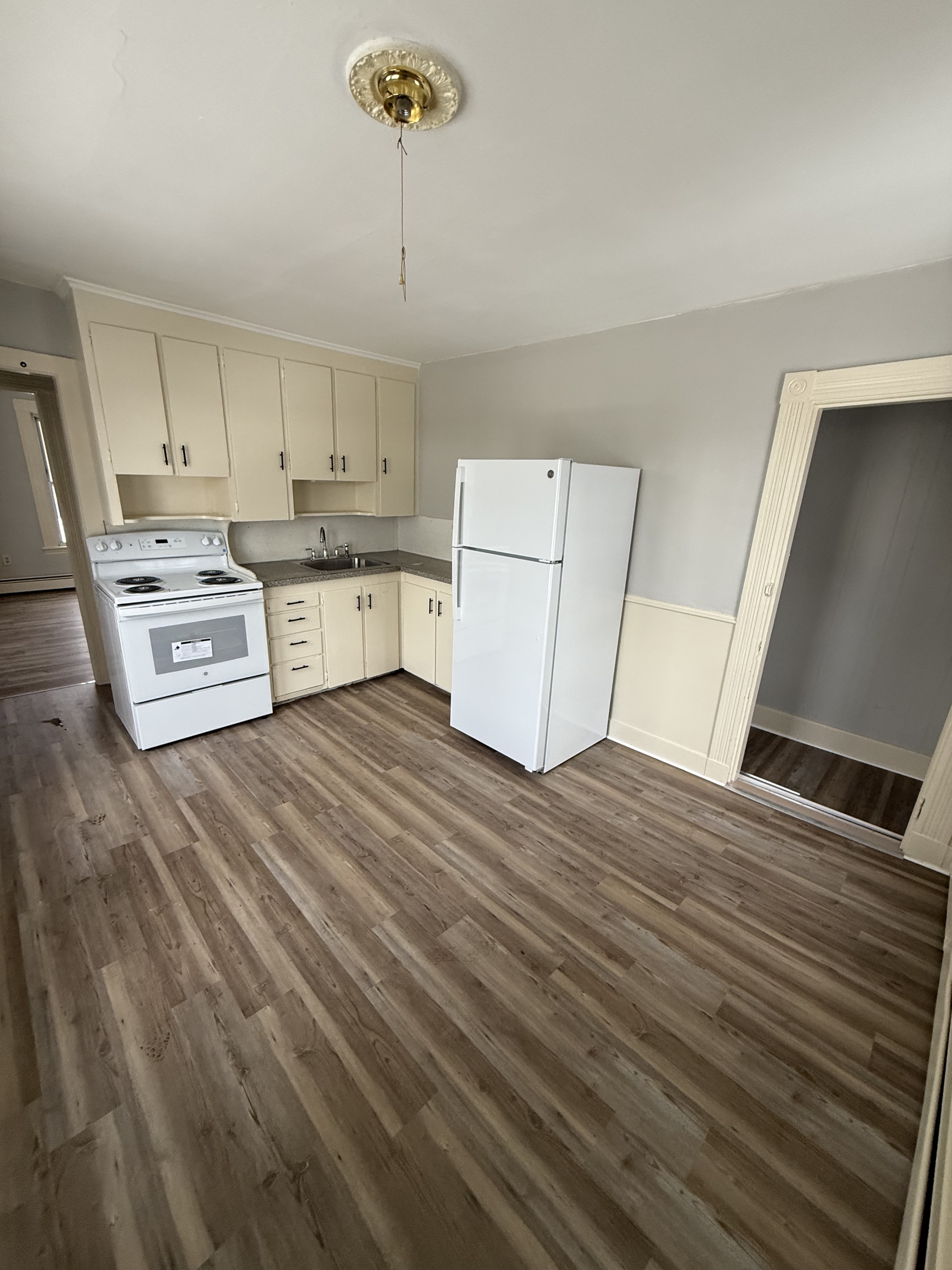 Waterville Apartment: 2 Front Pl