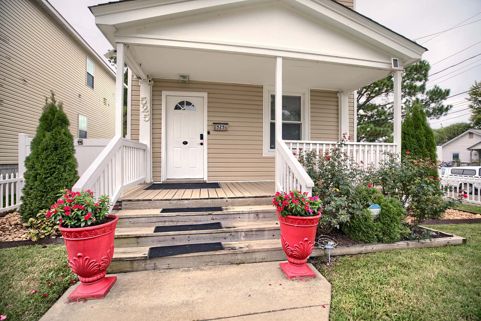 Hampton House: 525 Eaton Street