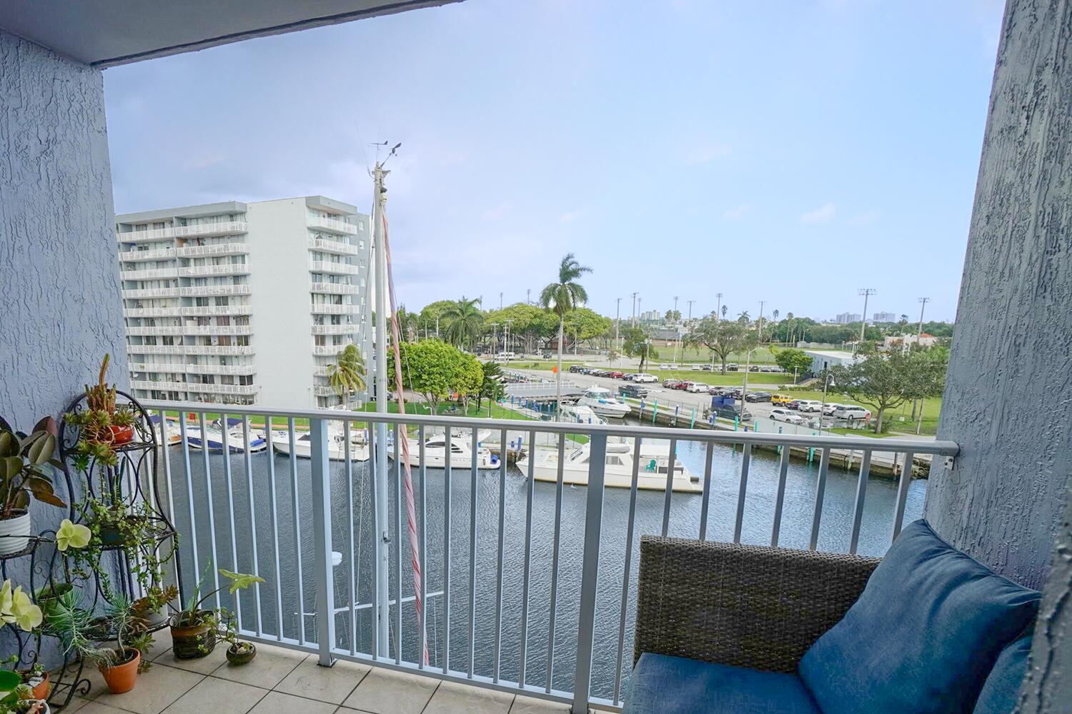 Miami Condo: 2415 Northwest 16th St Road