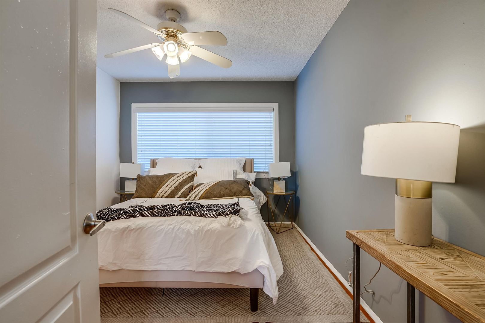 Los Angeles Condo: 625 W 92nd St