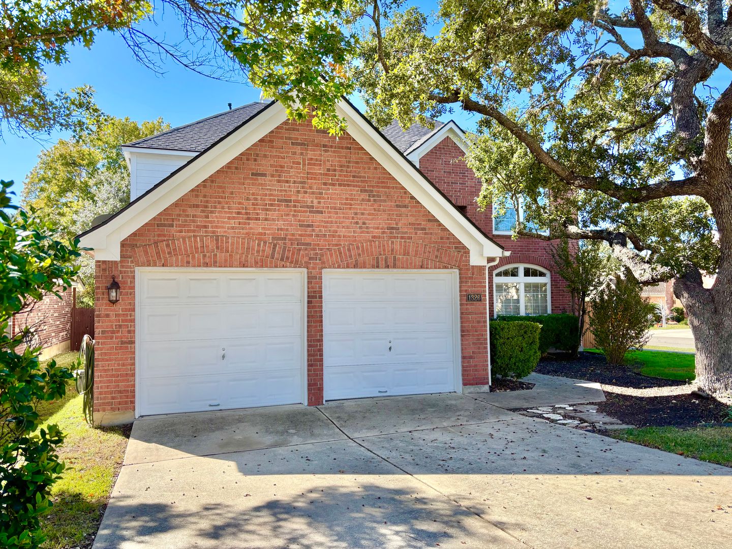 San Antonio House: 1326 Delmont Court