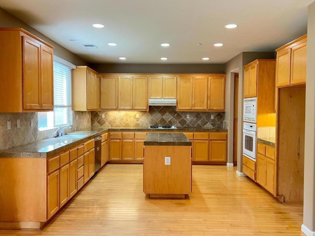 Brentwood Condo: 2827 Canwick Lane