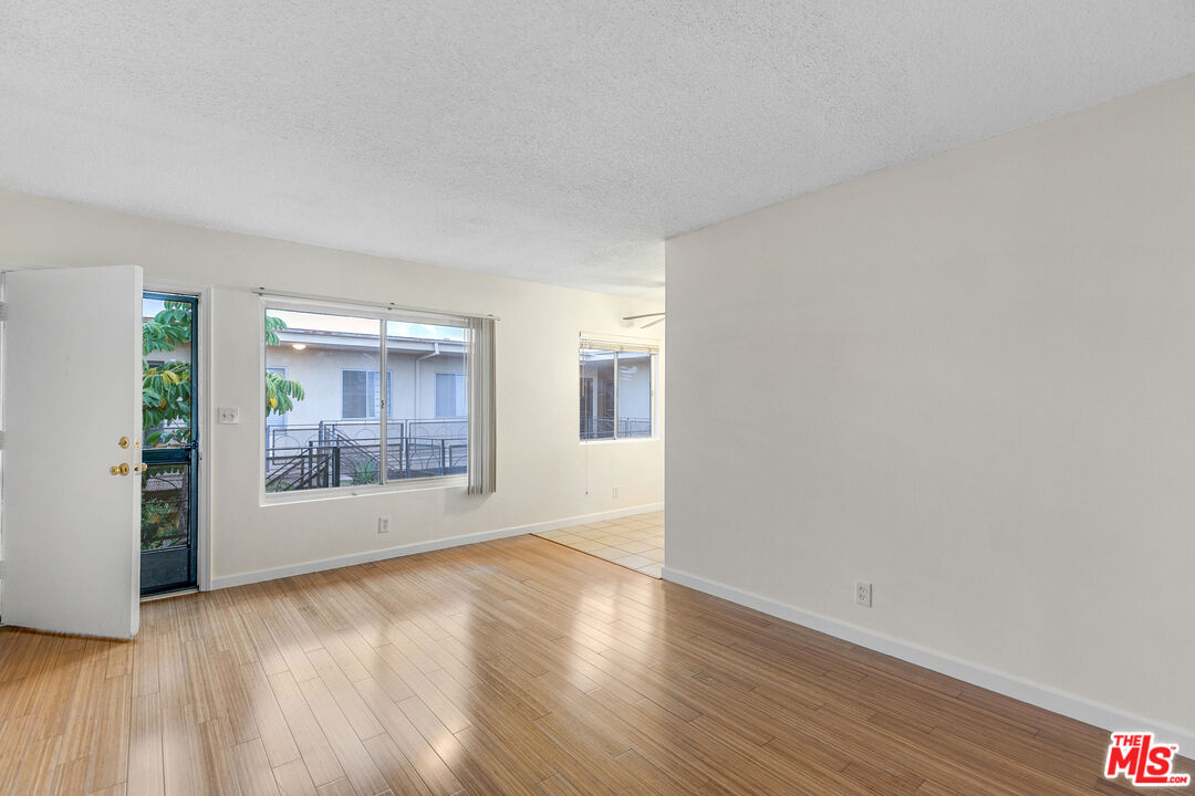 Santa Monica Condo: 2637 South Centinela Avenue