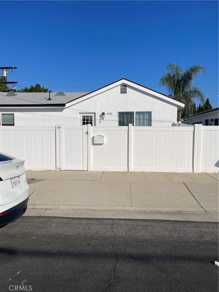Granada Hills Condo: 10310 Montgomery Avenue