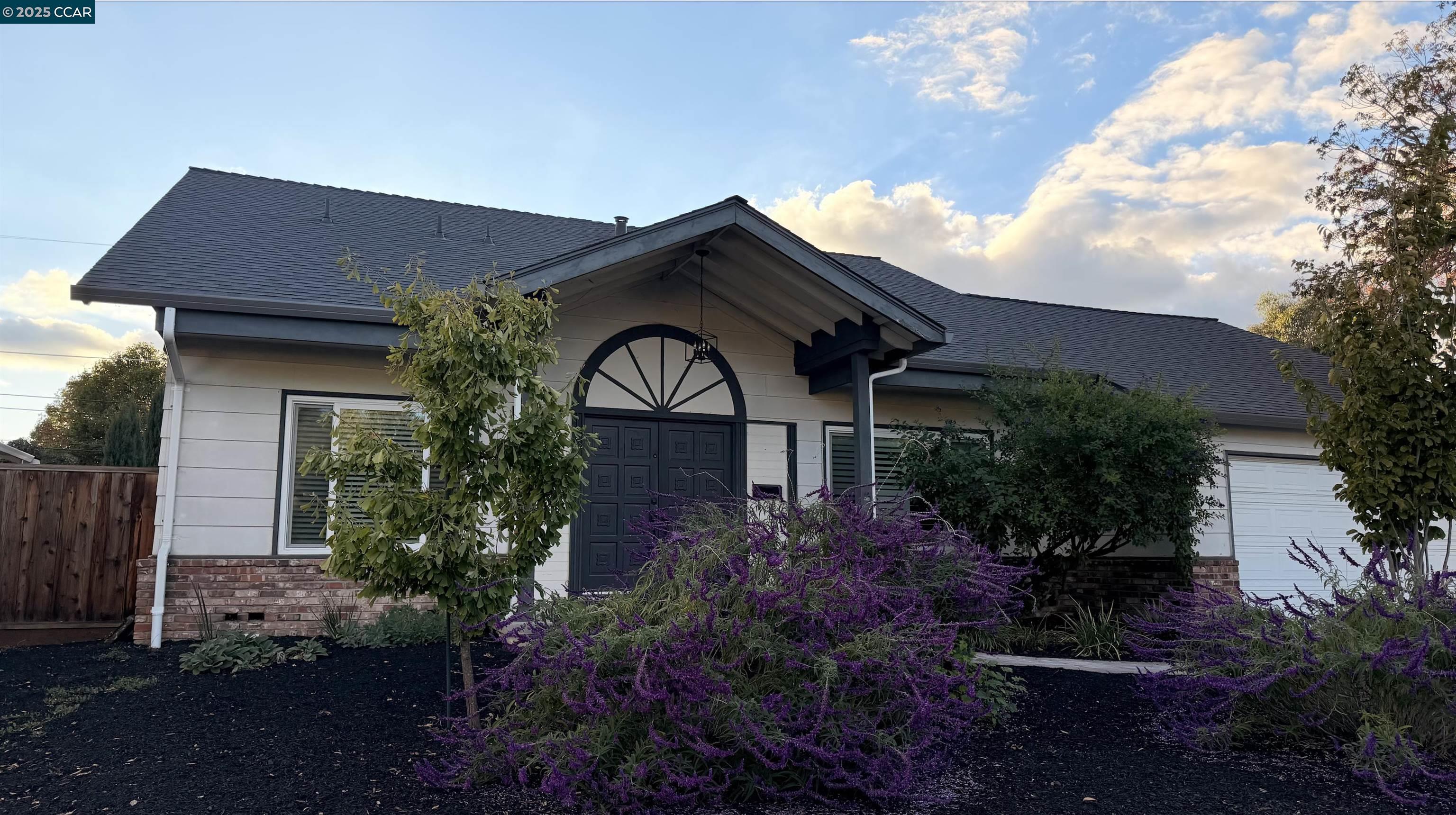 Concord Condo: 913 Dartmouth Way