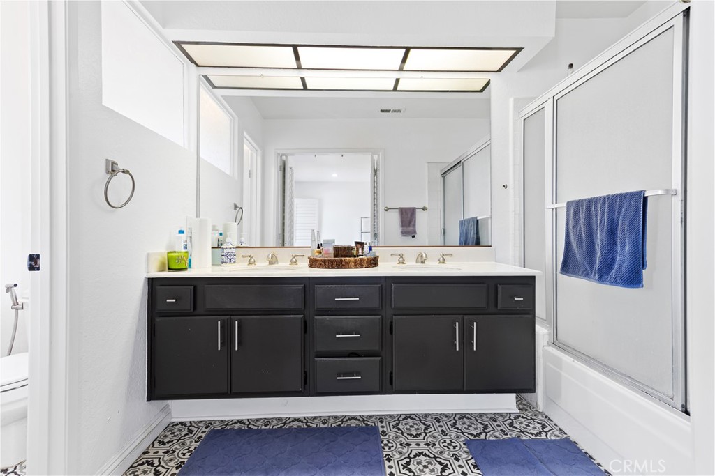 Pomona Condo: 15 Rustic Glen Drive