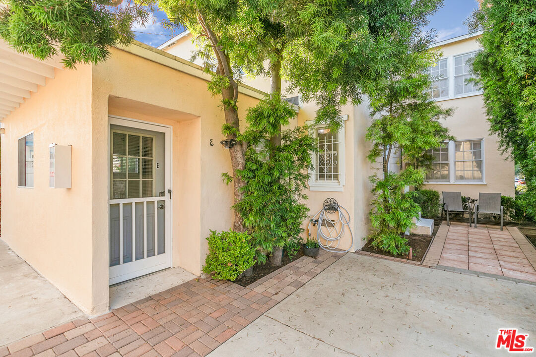 Santa Monica Condo: 1352 Ocean Park Boulevard