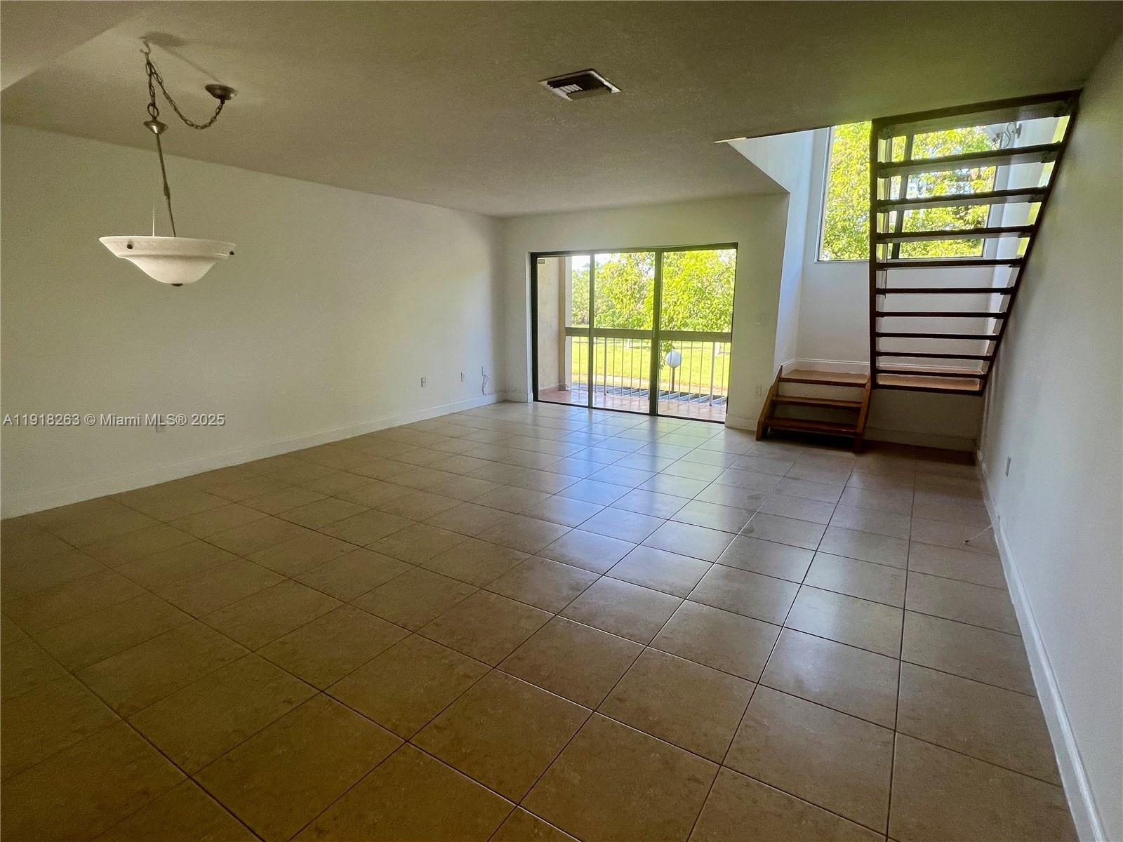 Miami Condo: 9961 Northwest 9th St Circle