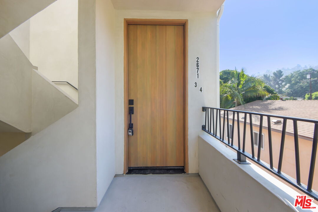 Los Angeles Condo: 2671 Benedict Street