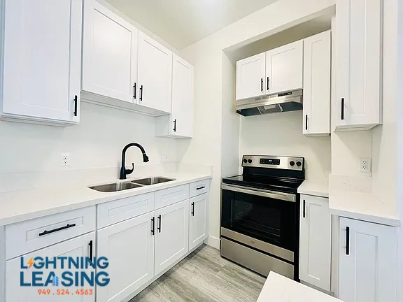 Los Angeles Condo: 2743 San Marino St