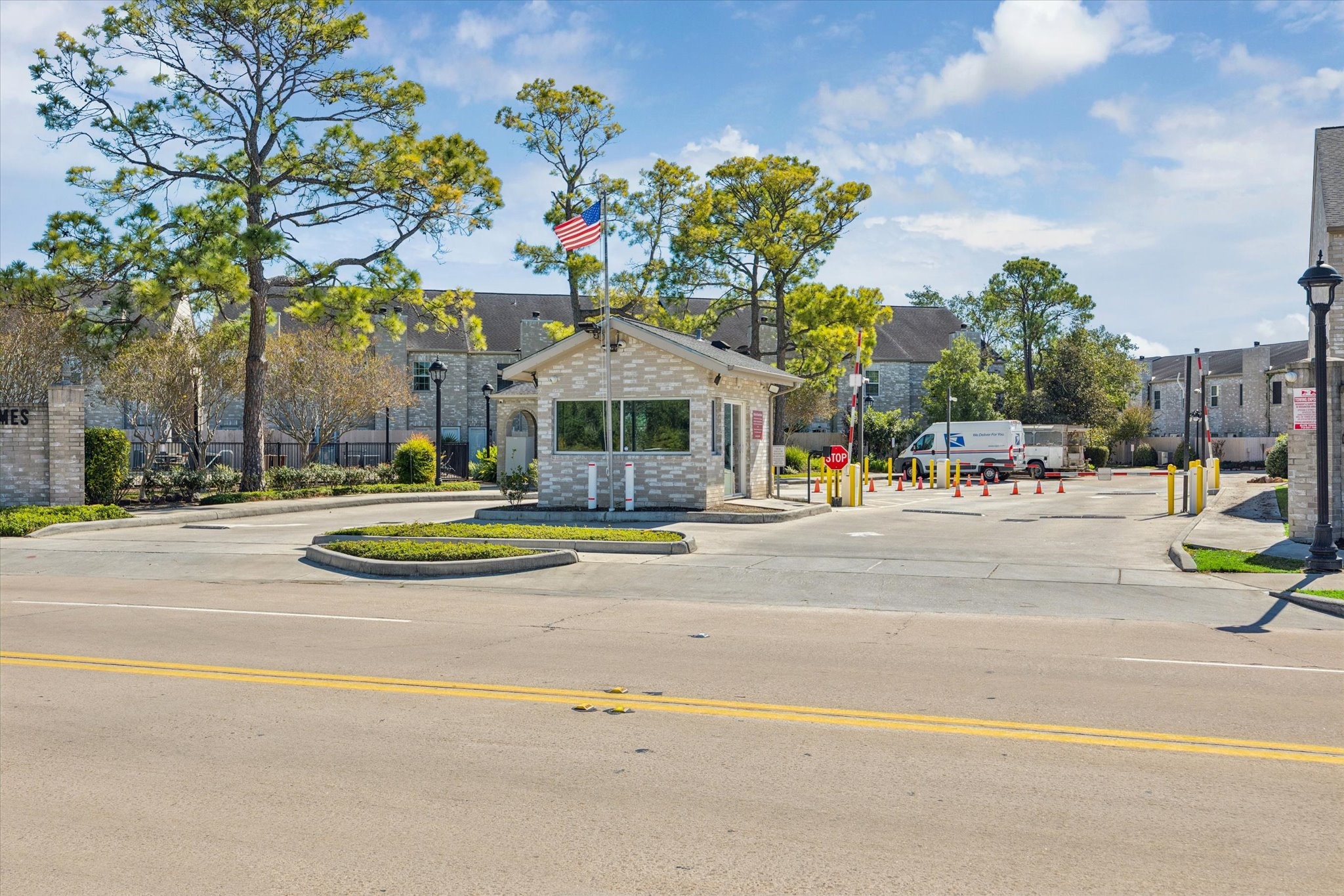 Houston Condo: 2968 Holly Hall Street