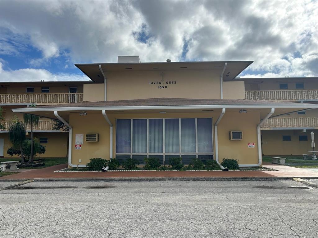 Pompano Beach Condo: 1050 East Sample Road