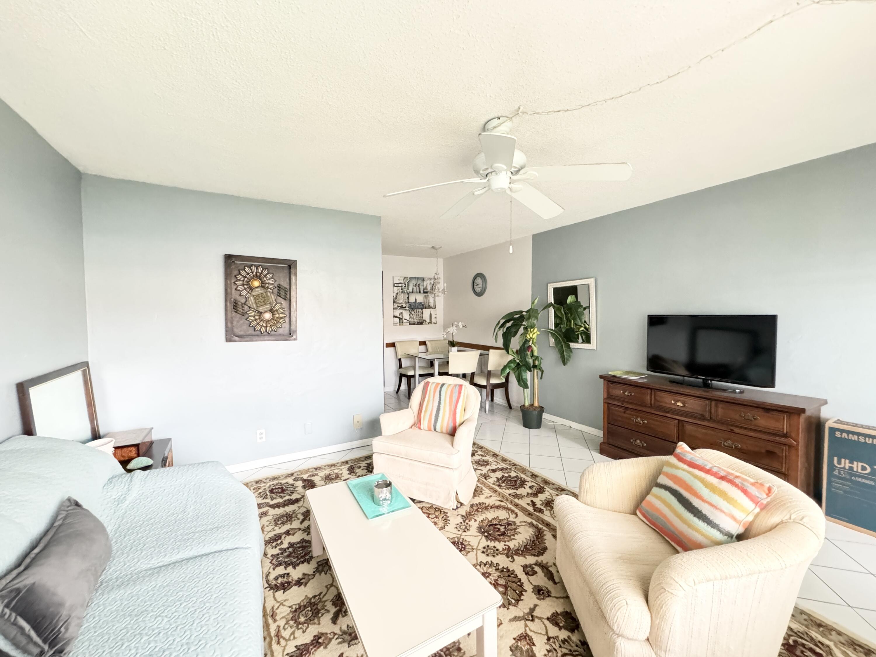 Lake Worth Beach Condo: 2204 Lake Osborne Drive