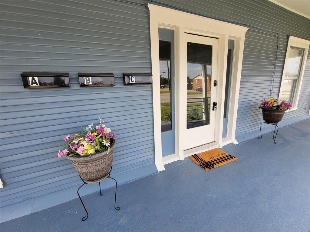 Terrell Condo: 1103 East Moore Avenue