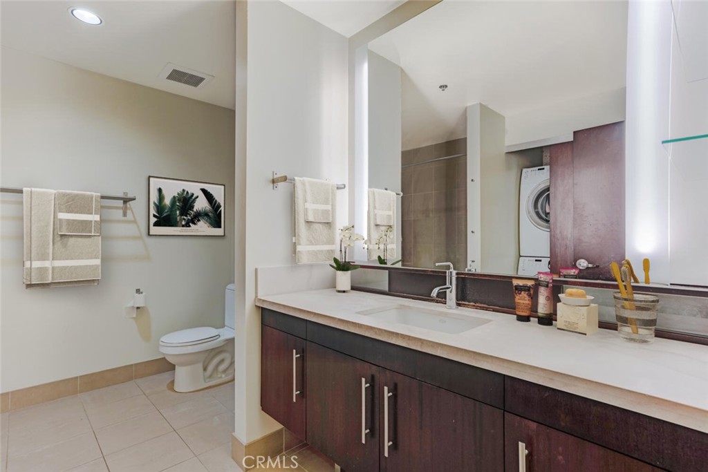 Los Angeles Condo: 1100-403 South Hope Street