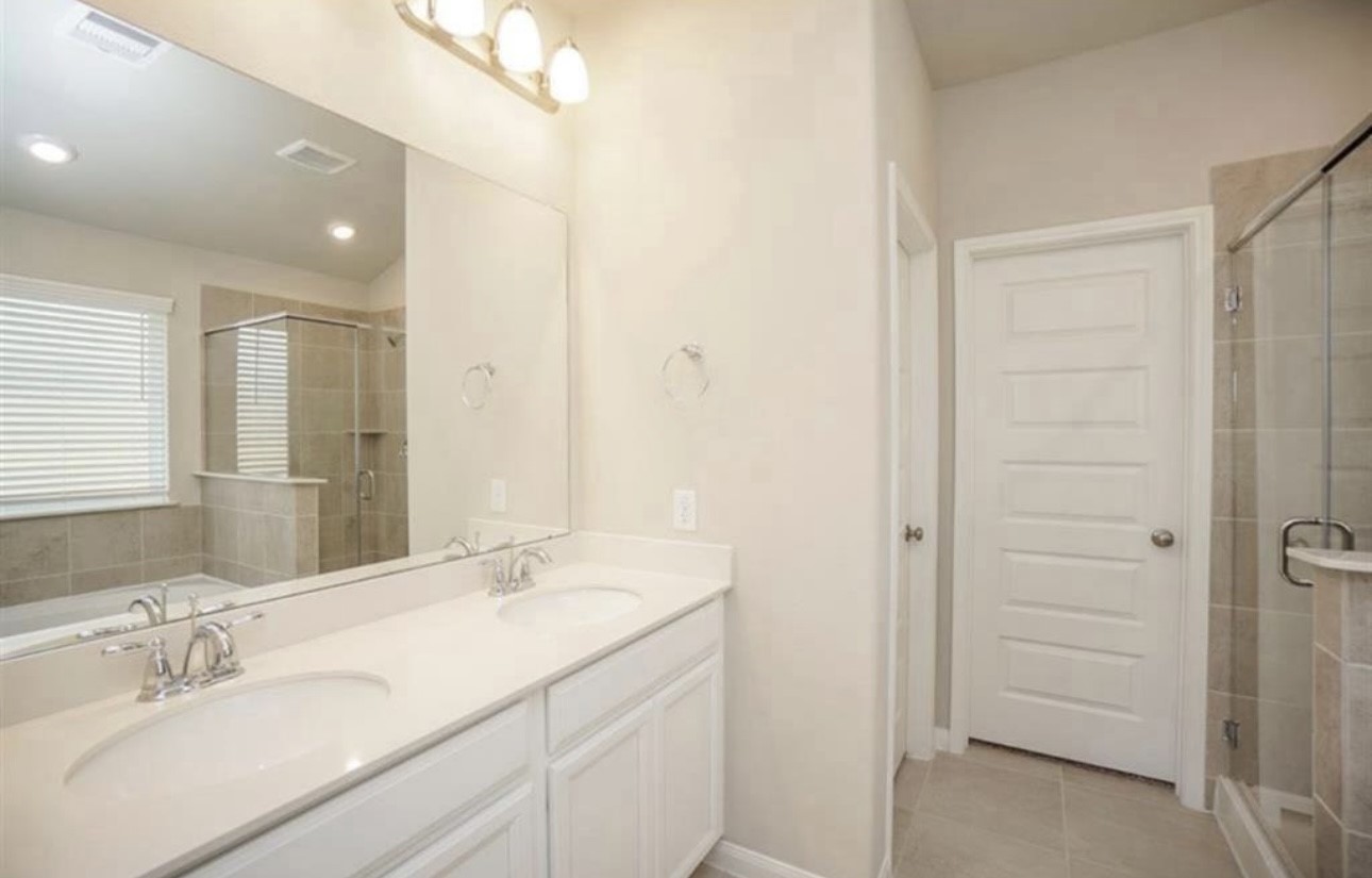 Richmond Condo: 21607 Blue Sapphire