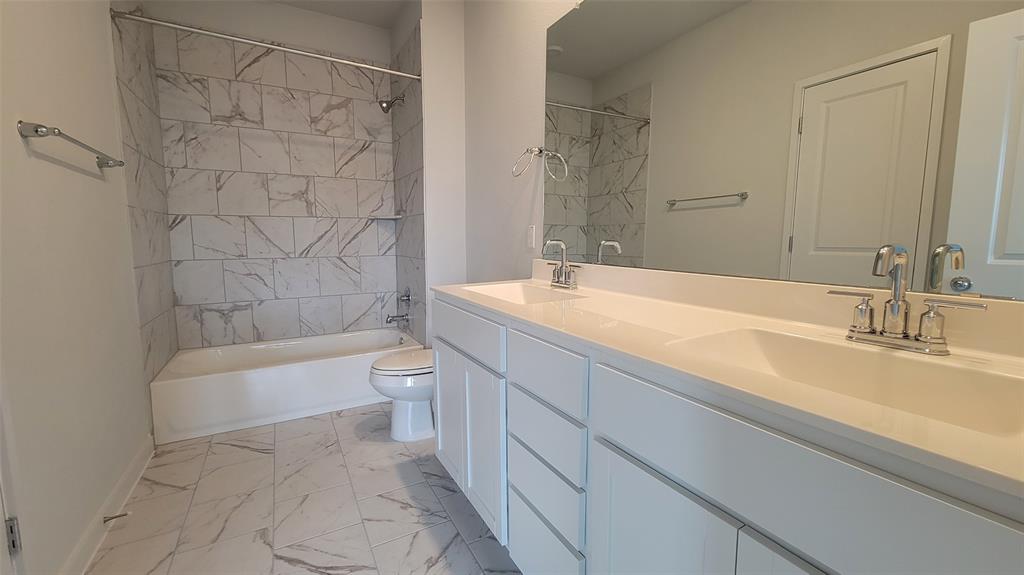 Leander Condo: 605 West South Street