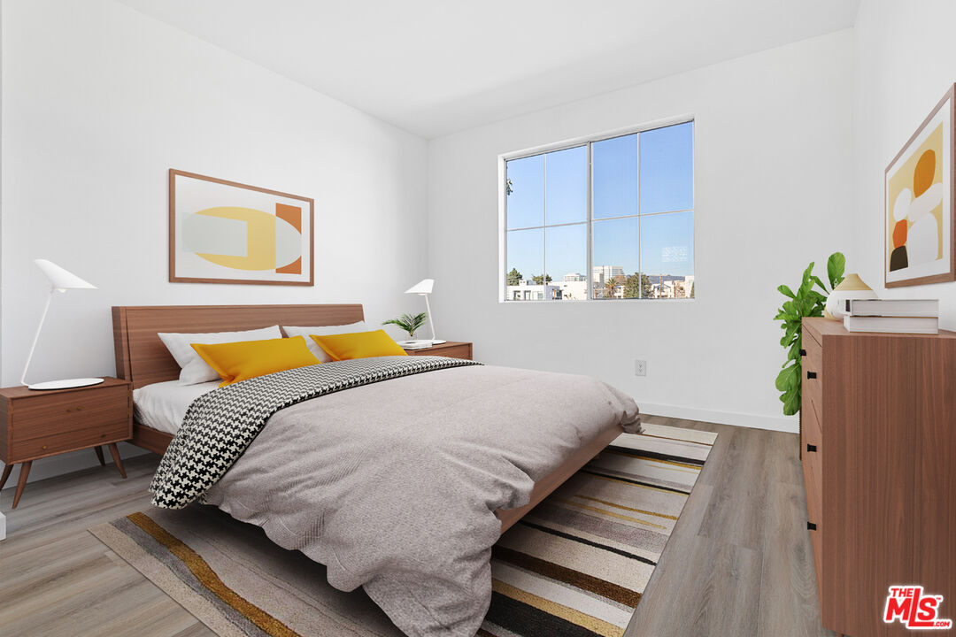 Los Angeles Condo: 2033 Beloit Avenue