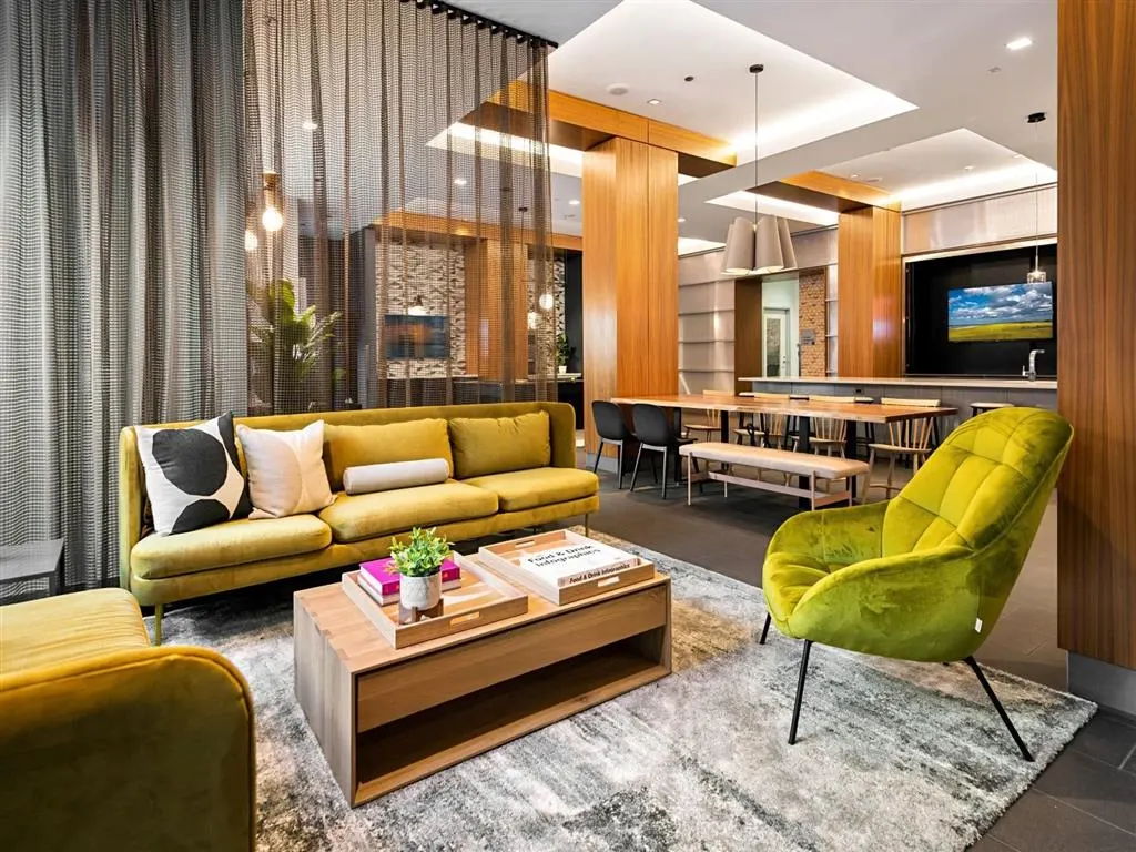 Chicago Condo: 77 West Huron St