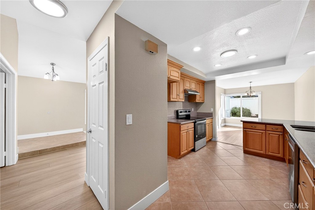 Irvine Condo: 3 Silver Fir