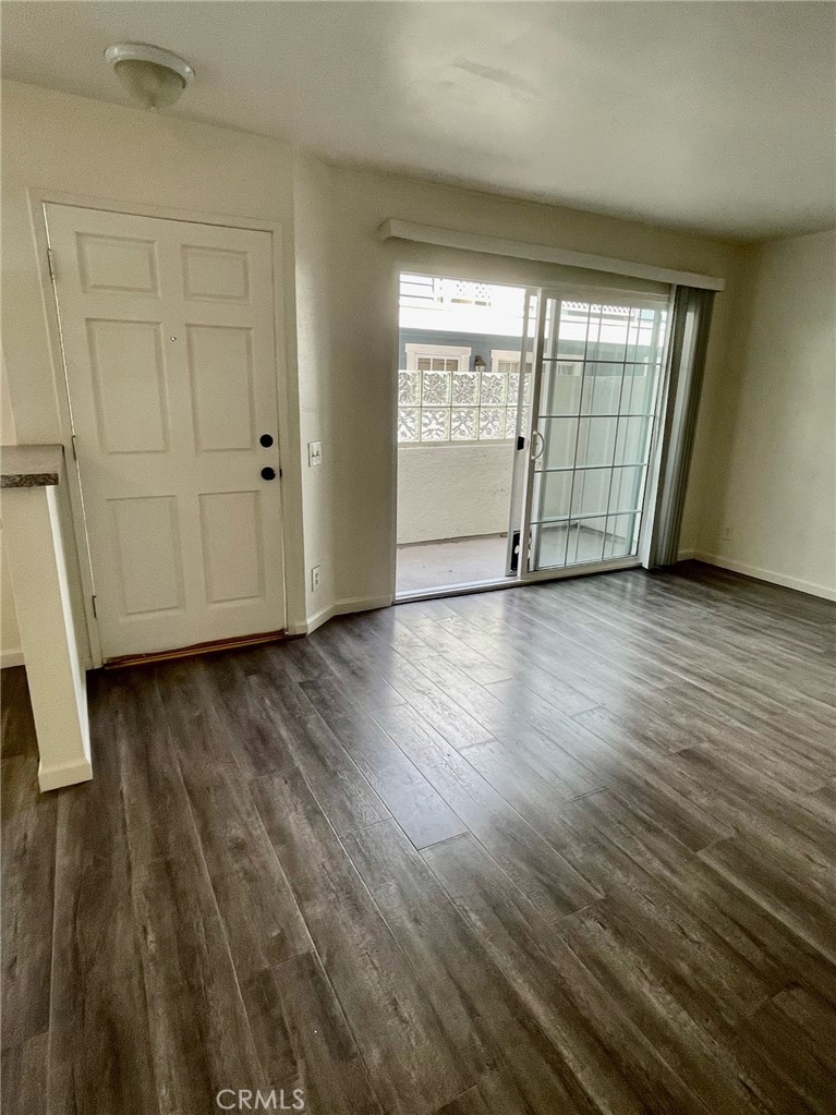 North Hollywood Condo: 10920 Moorpark Street