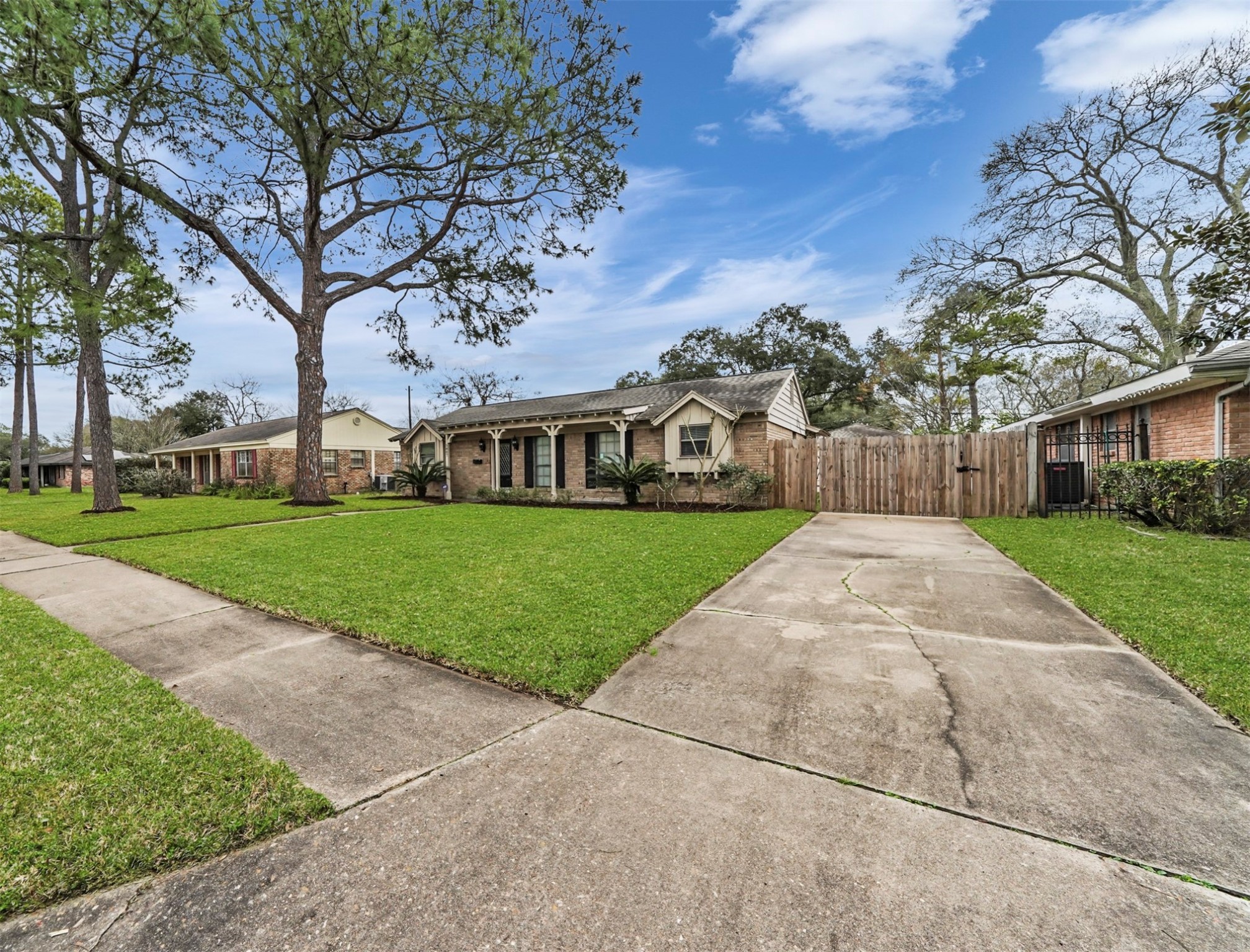 Houston Condo: 5807 Burlinghall Drive