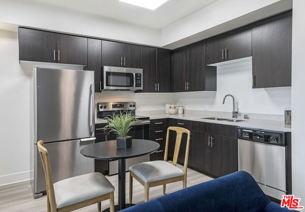 Glendale Condo: 521 West Colorado Street