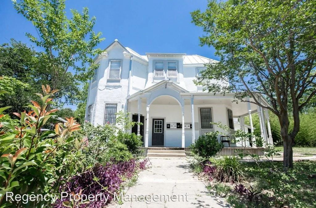 San Antonio Condo: 711 E Carson St