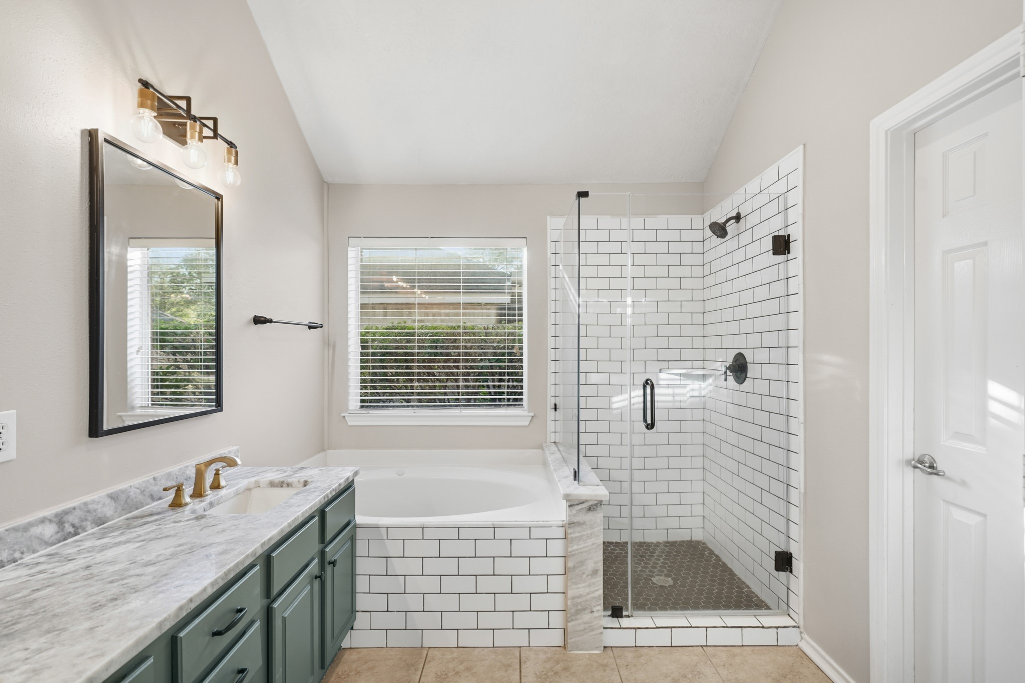 Humble Condo: 11811 Misty Peak Lane