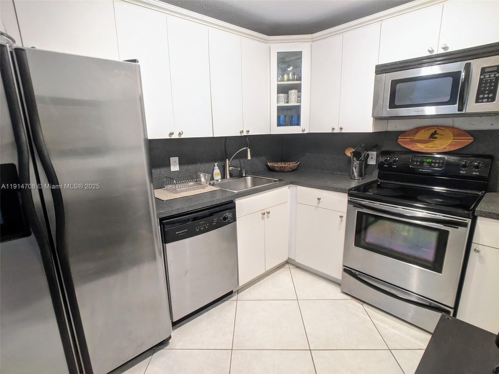Miami Beach Condo: 800 West Avenue