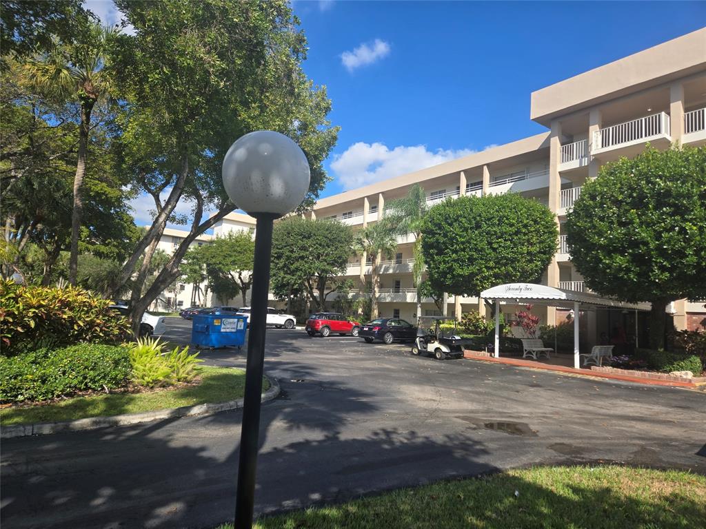 Pompano Beach Condo: 3850 Oaks Clubhouse Drive