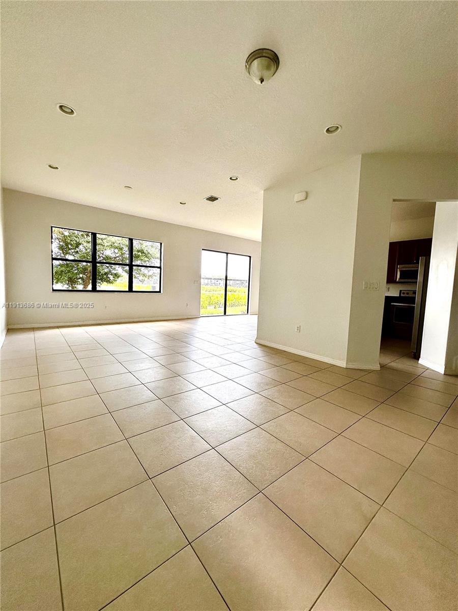 Ave Maria Condo: Coquina at Maple Ridge