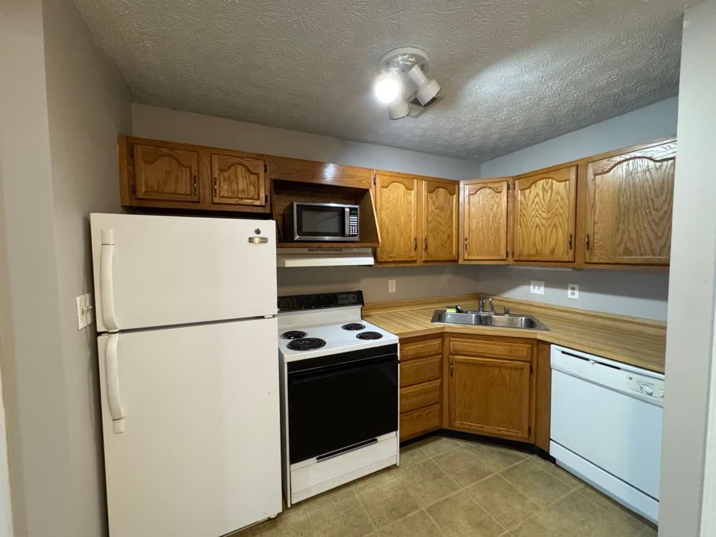 Versailles Apartment: 139 Macey Ave