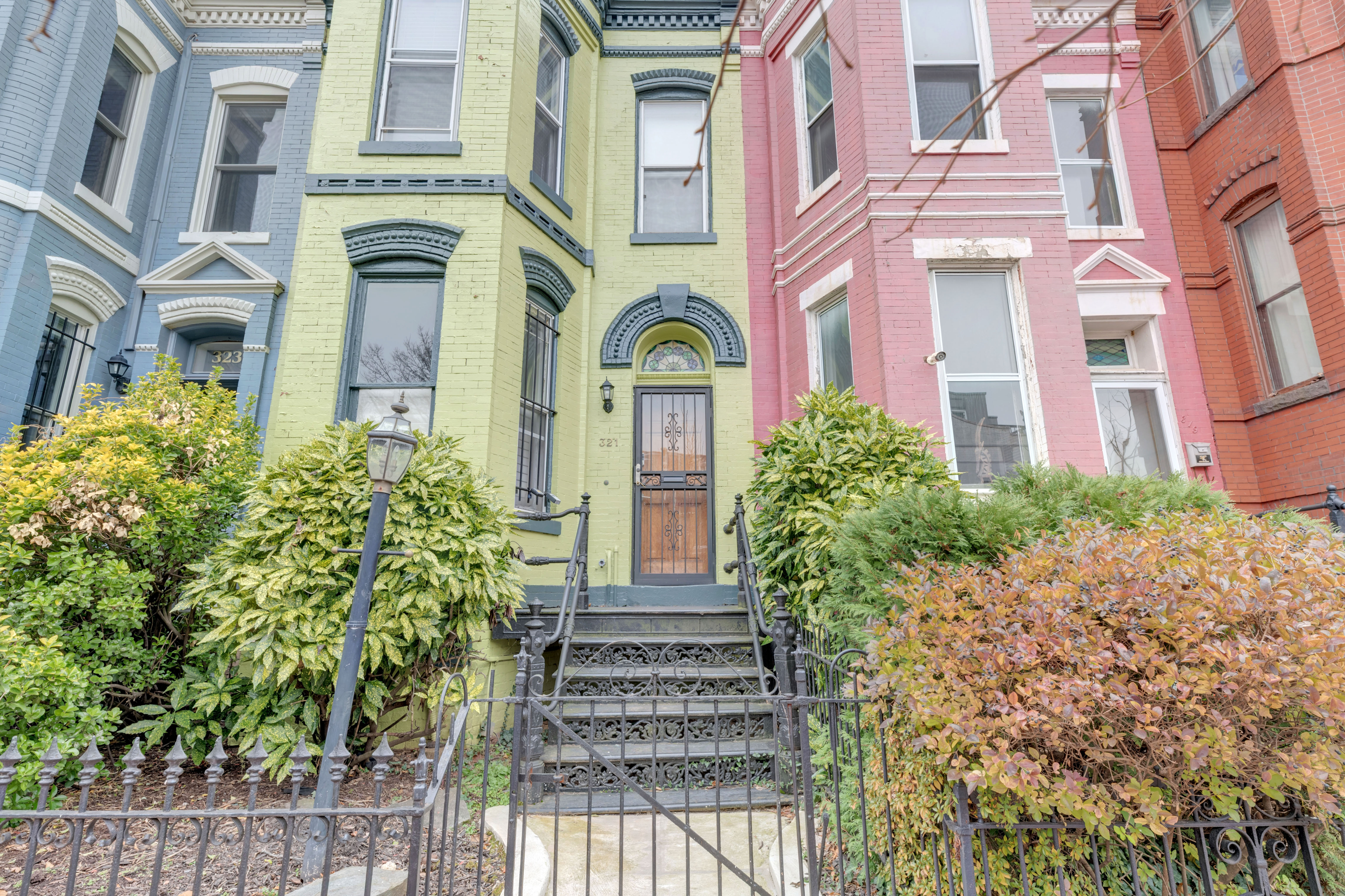 Washington House: 321 F St NE