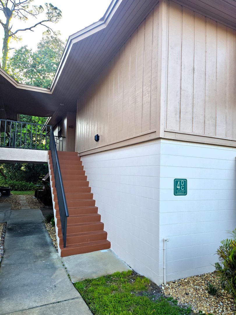 DELTONA Condo: 160 LIVE OAK WOODS COURT