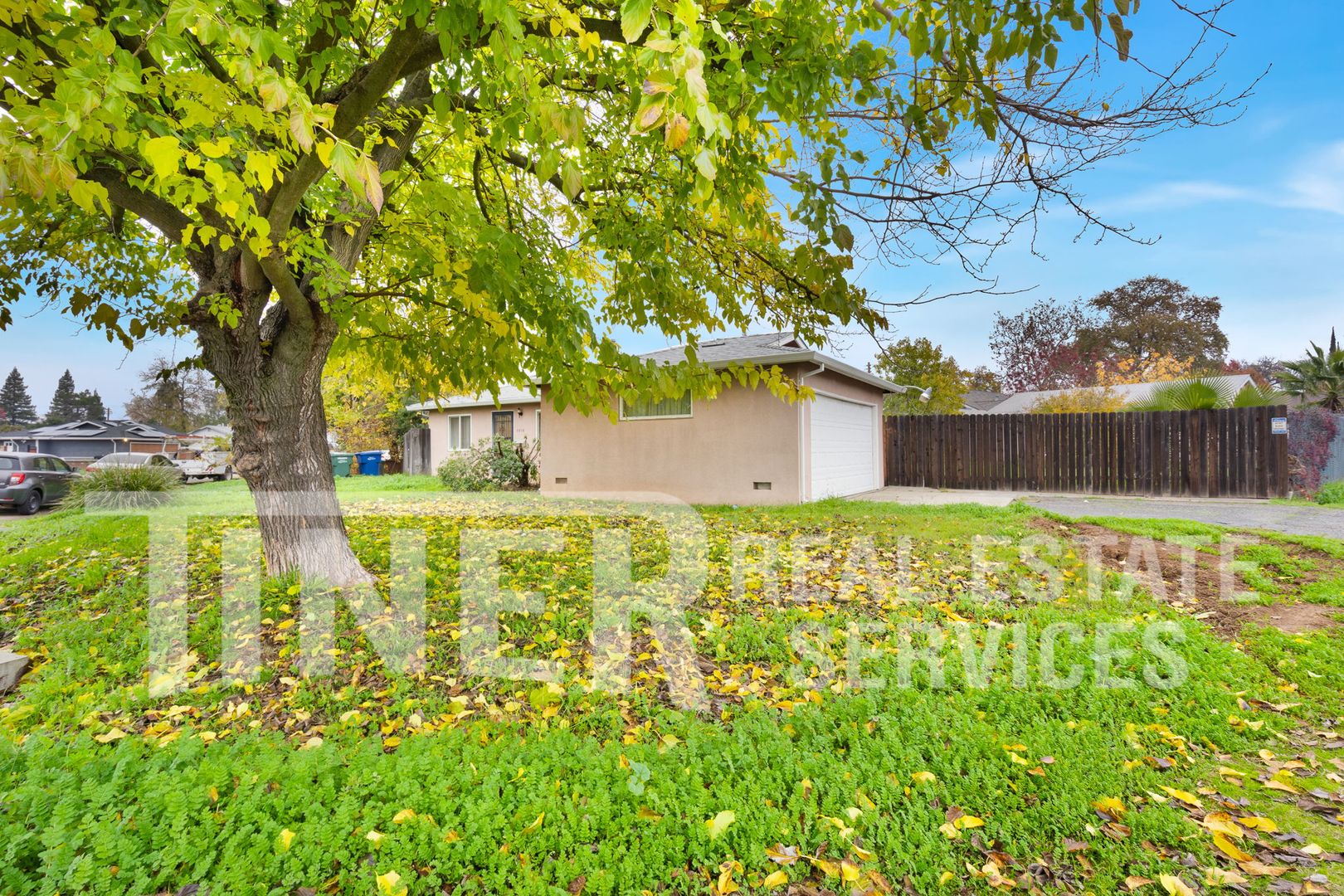 Sacramento House: 5516 Palmdale Way
