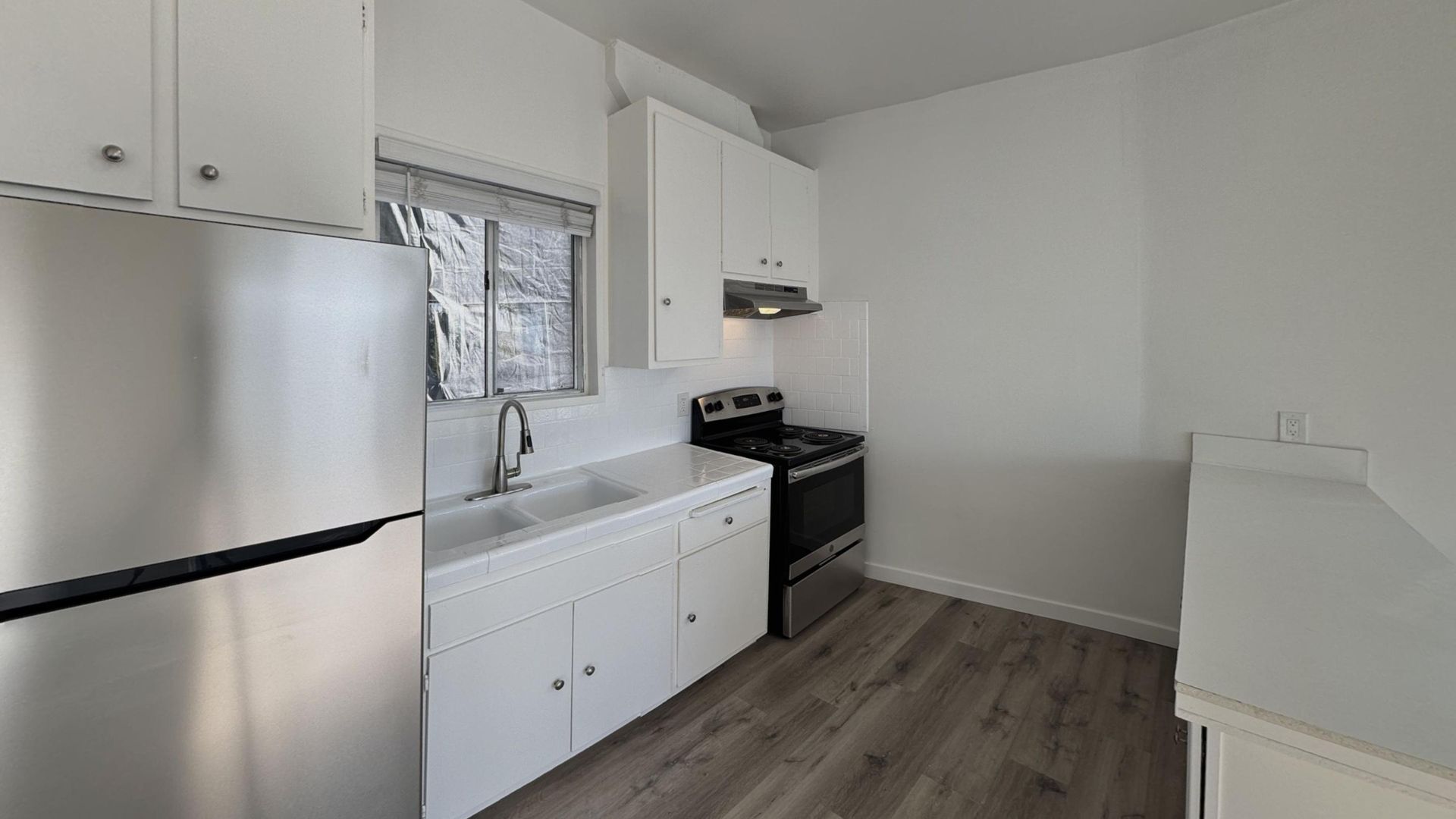 Venice Apartment: 39 Sunset Ave