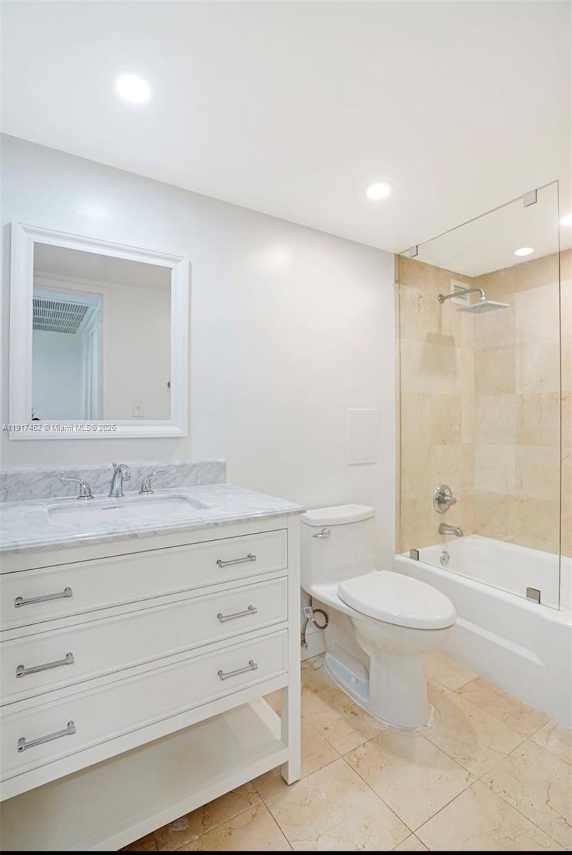 Miami Beach Condo: 5101 Collins Avenue