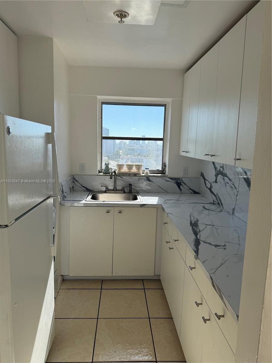 Miami Beach Condo: 3100 Collins Avenue