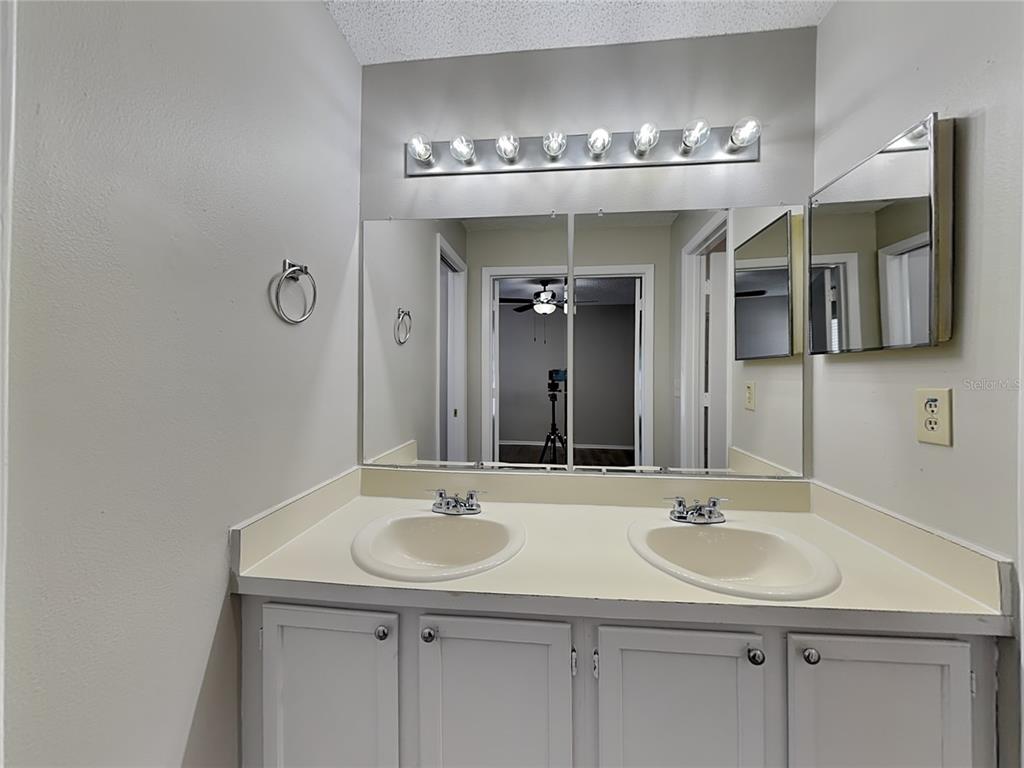 Bradenton Condo: Undisclosed Address