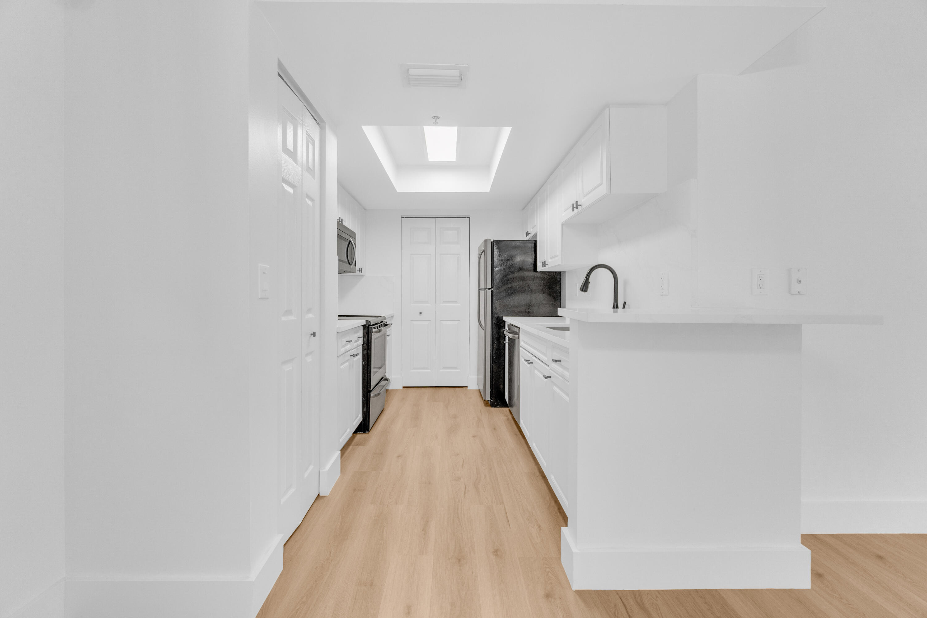 Royal Palm Beach Condo: 400 Crestwood Court North