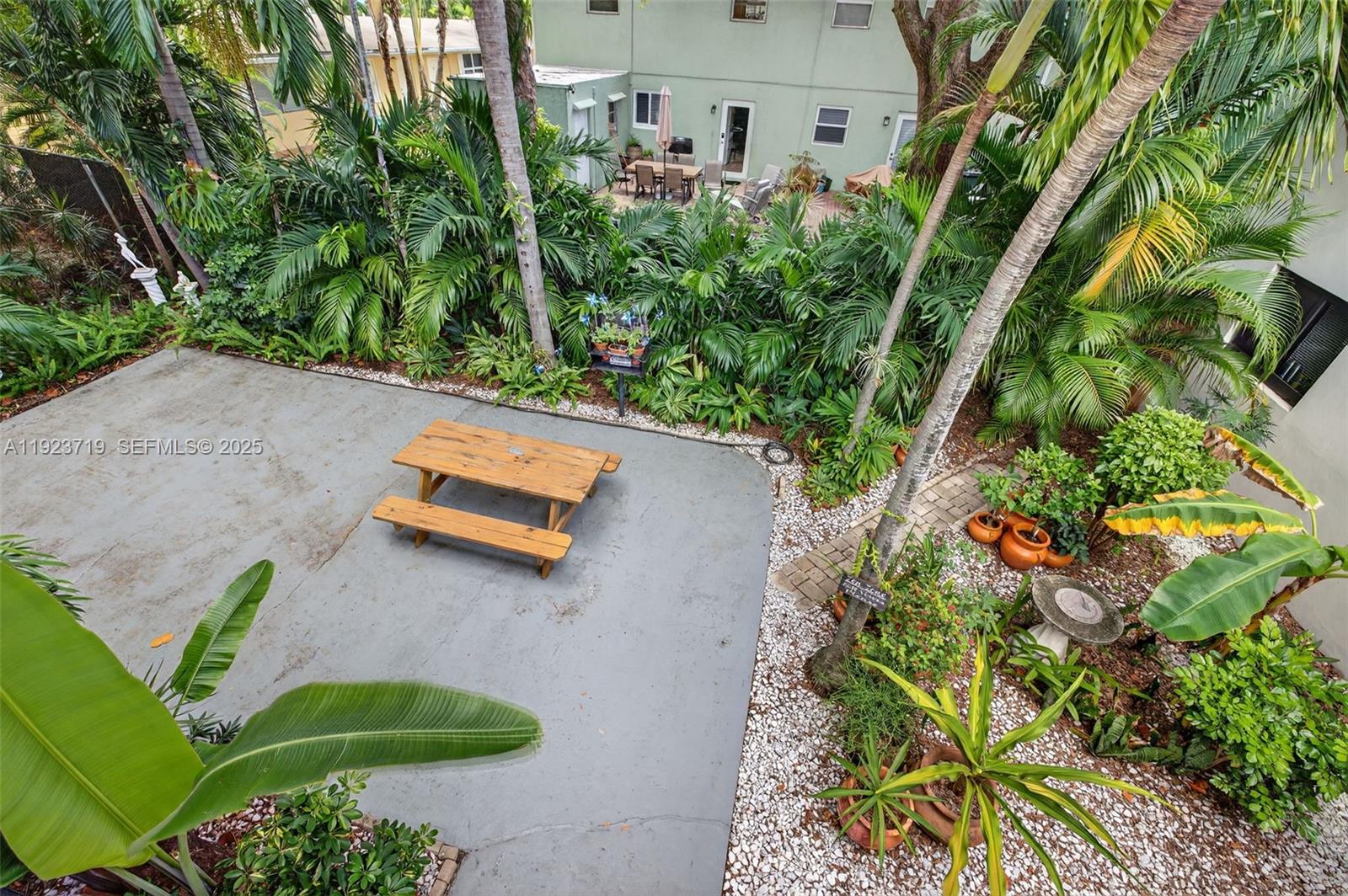Wilton Manors Condo: 615 Northeast 26th Street