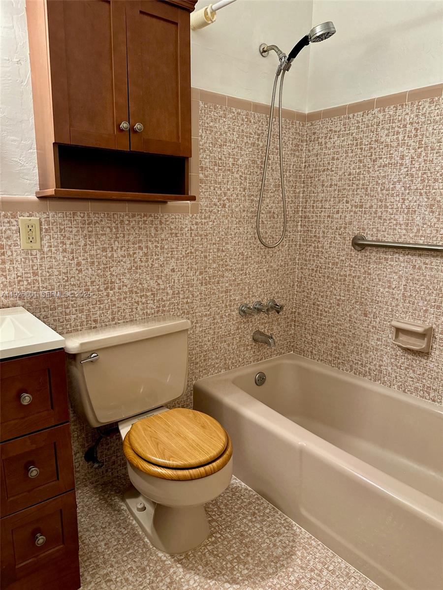 Miami Condo: 2842 Coconut Avenue