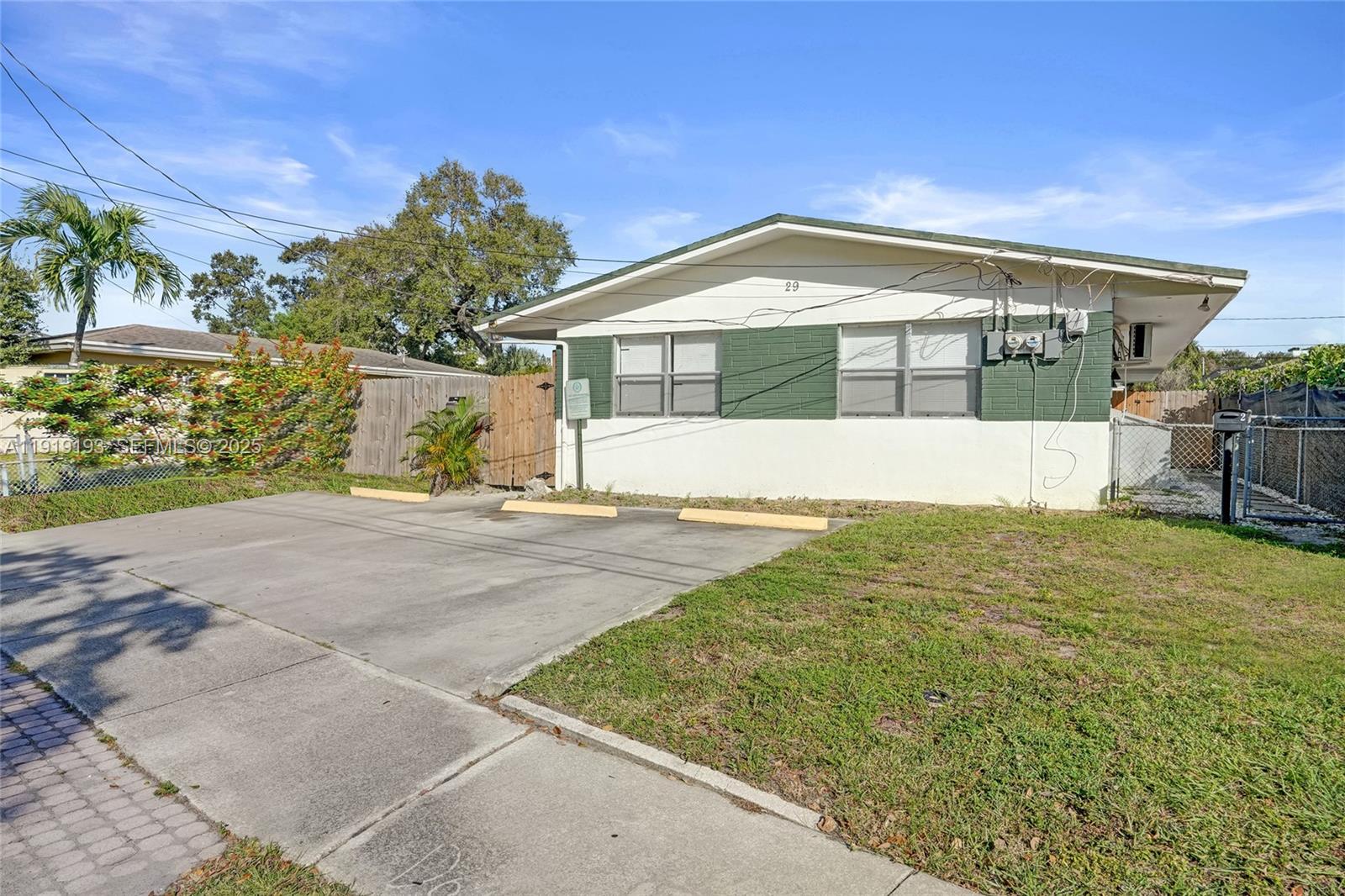 Dania Beach Condo: 29 Southwest 8th Avenue